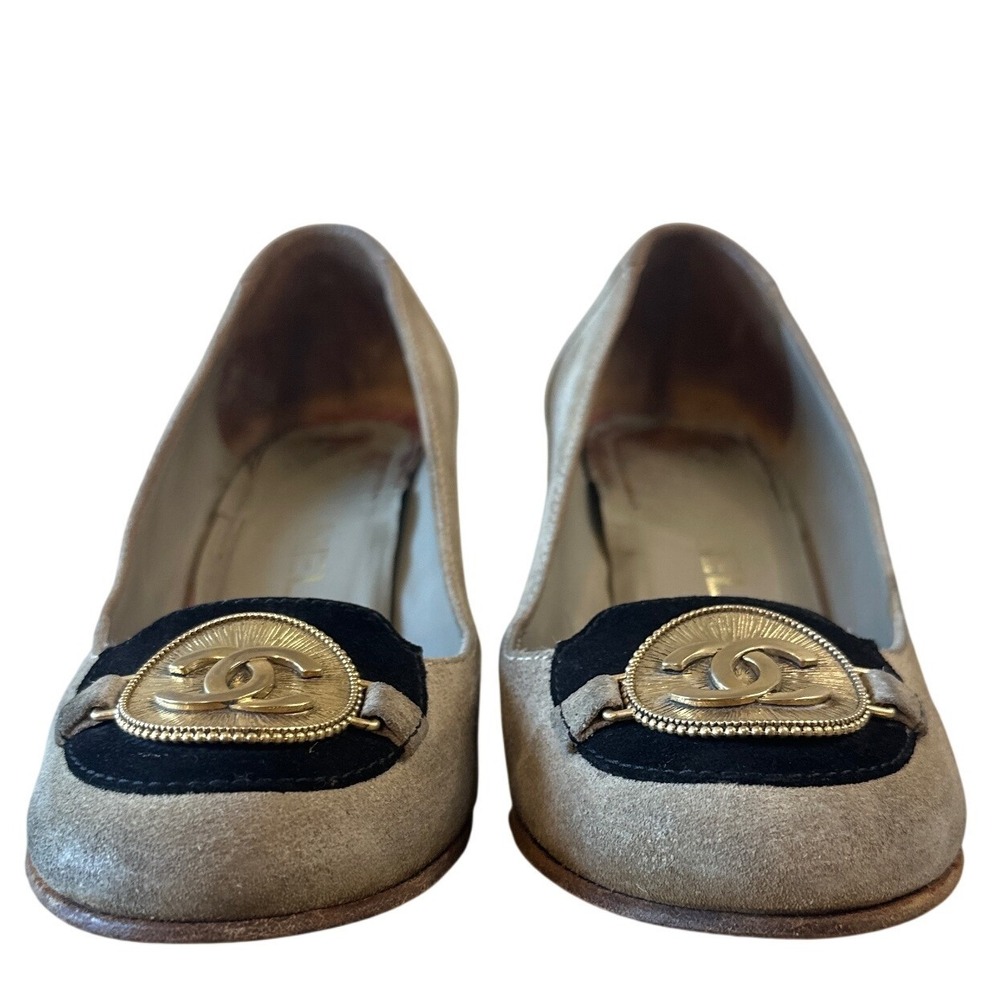 Chanel 11P Beige Black CC Medallion Cork Wedge Pumps EU 37.5 Vintage - Picture 3 of 12